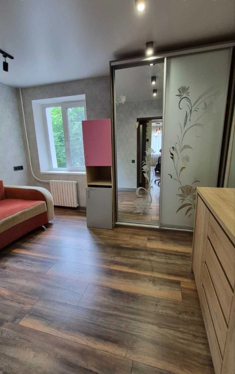 Продам 3х кім кв з ремонтом,Тополь. 4й поверх.Газ