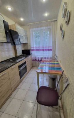 Продам 3х кім кв з ремонтом,Тополь. 4й поверх.Газ