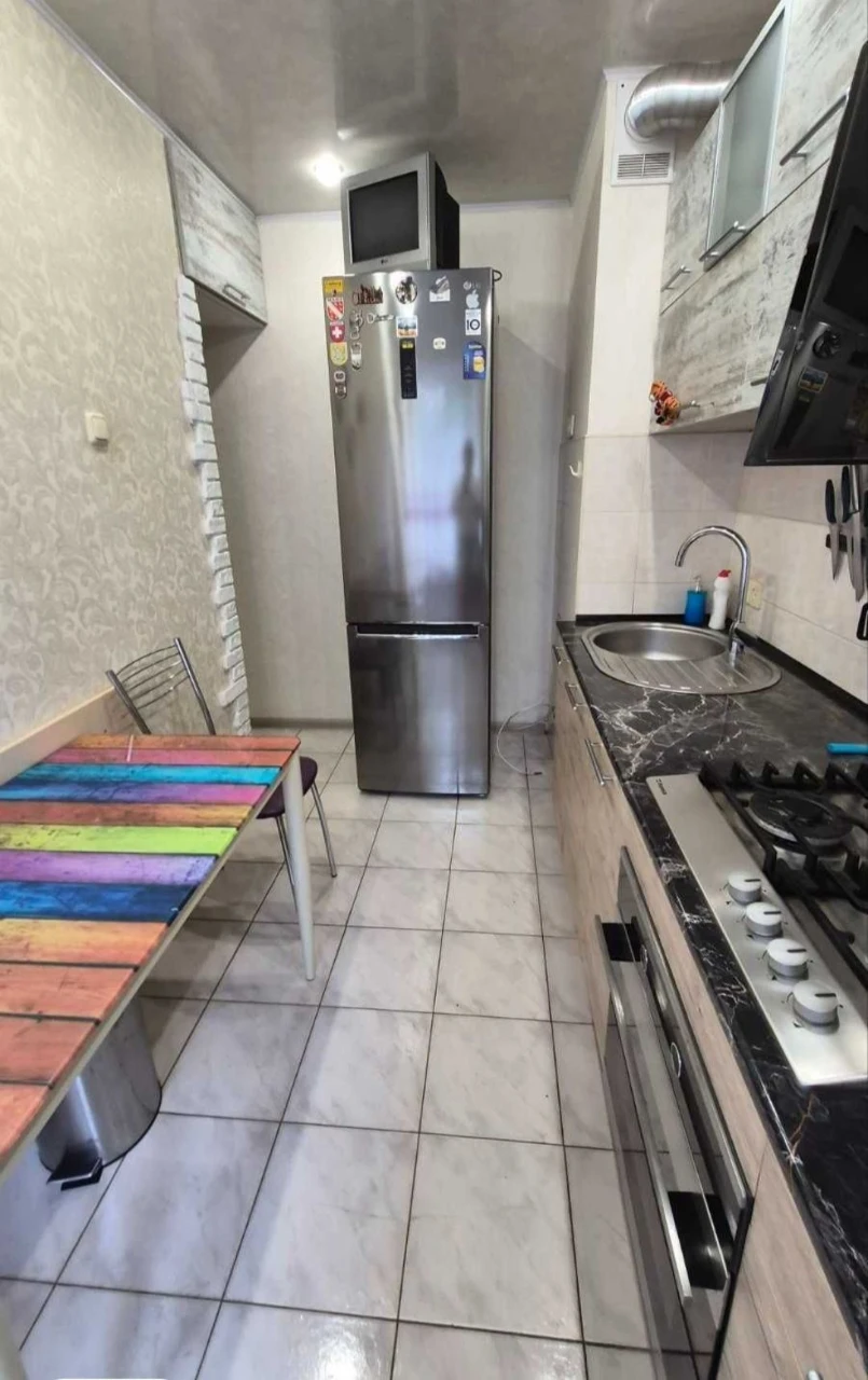 Продам 3х кім кв з ремонтом,Тополь. 4й поверх.Газ
