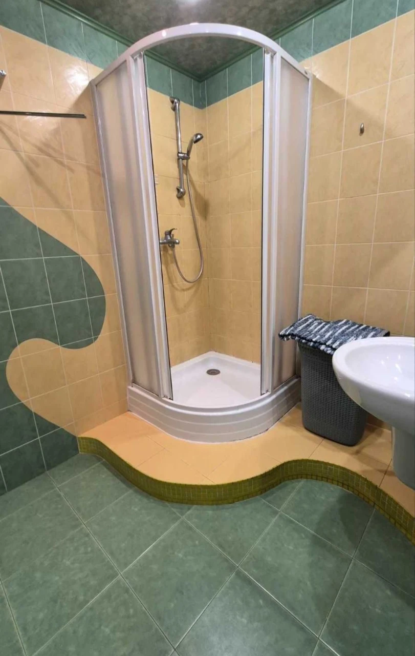 Продам 3х кім кв з ремонтом,Тополь. 4й поверх.Газ