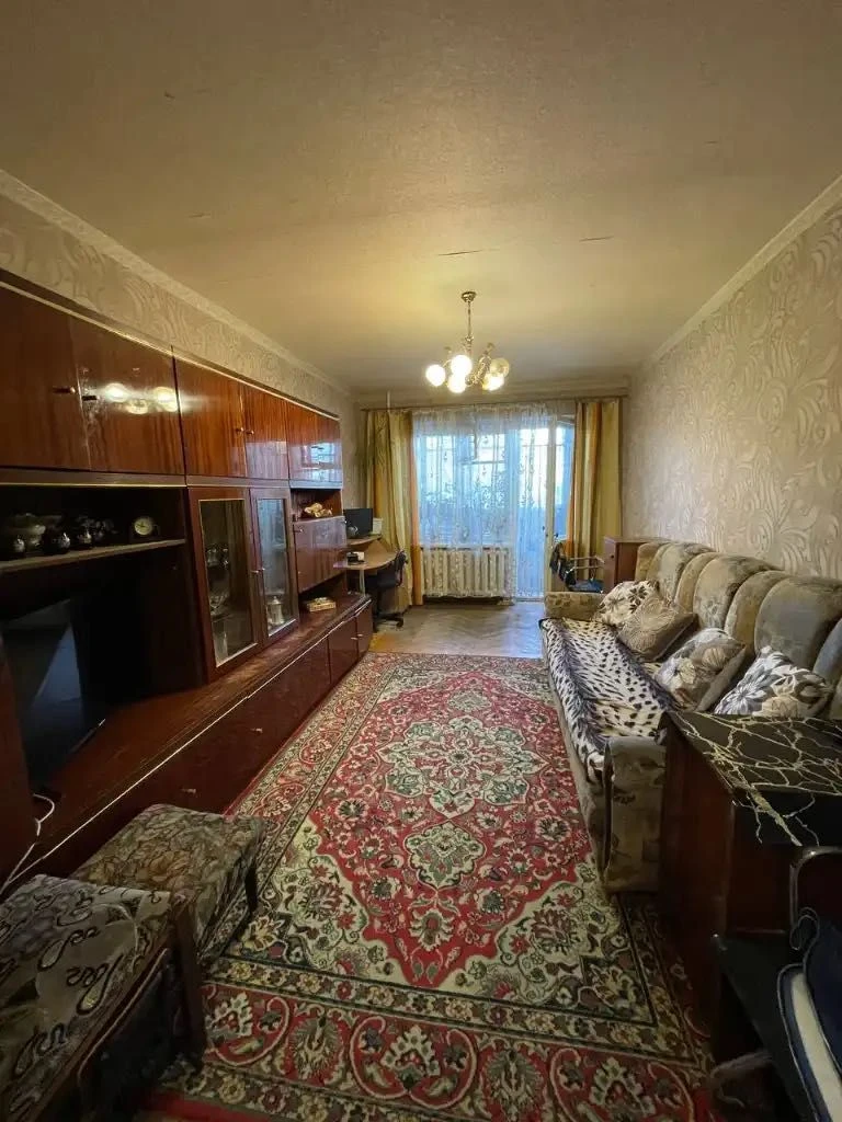 Продам простору 3-к квартиру ж/м Тополя-1 Запорізьке шосе 56