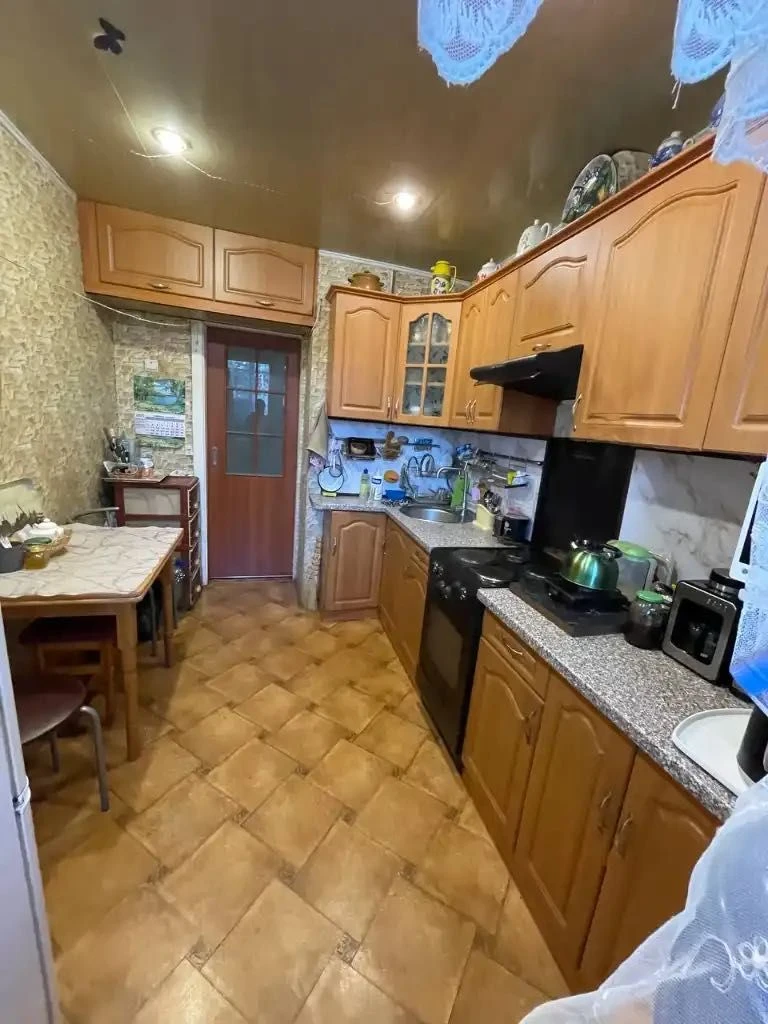 Продам простору 3-к квартиру ж/м Тополя-1 Запорізьке шосе 56