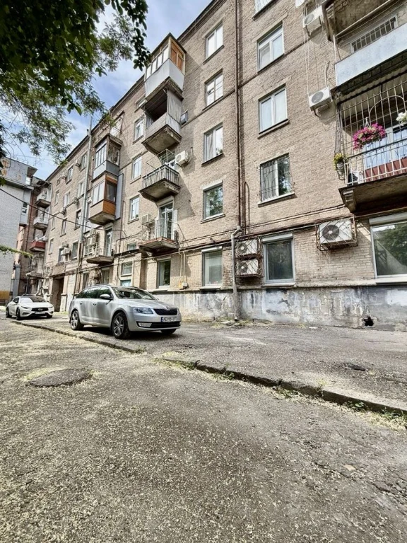 Продаж 2 х кімнатноі квартири в  центрі міста Дніпра