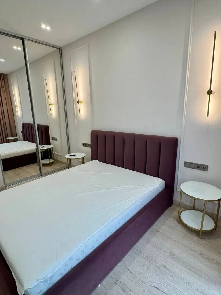 Продам 2-кімнатну квартиру, Центр, ЖК Geneve