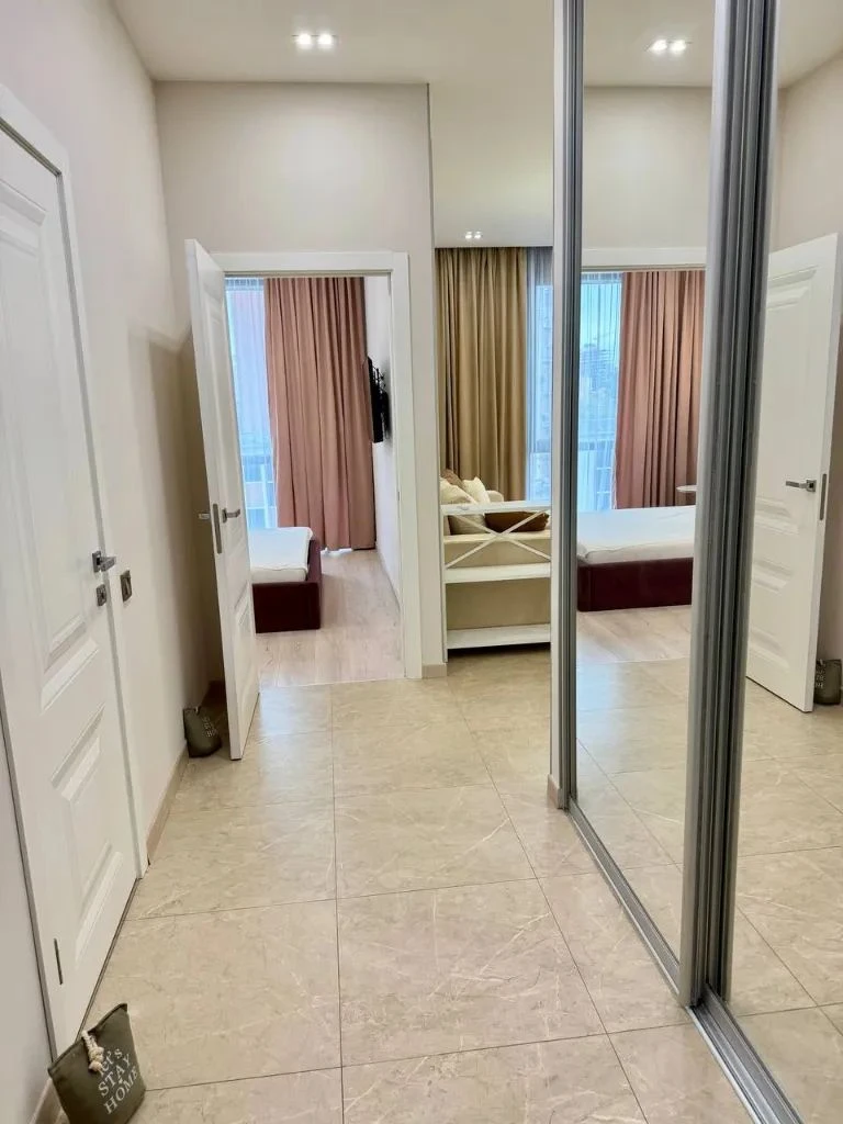 Продам 2-кімнатну квартиру, Центр, ЖК Geneve