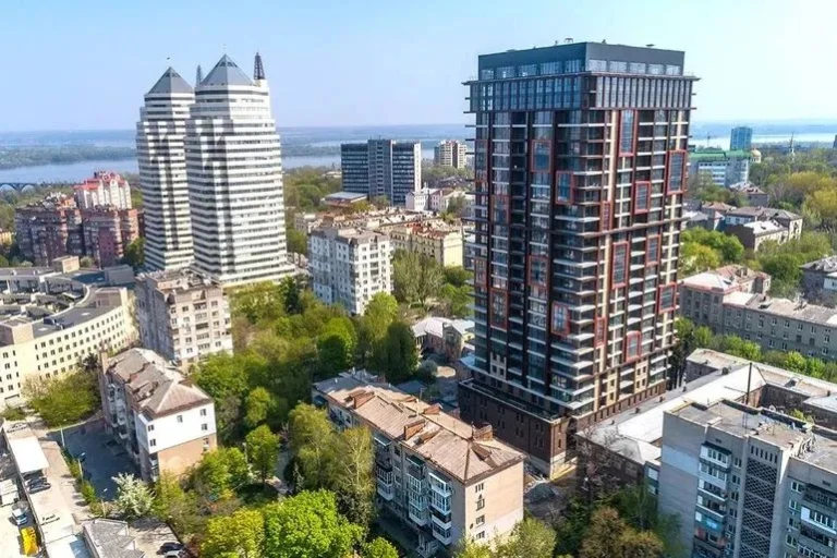 Продам 3-кімнатну квартиру, Центр, ЖК Новодворянський