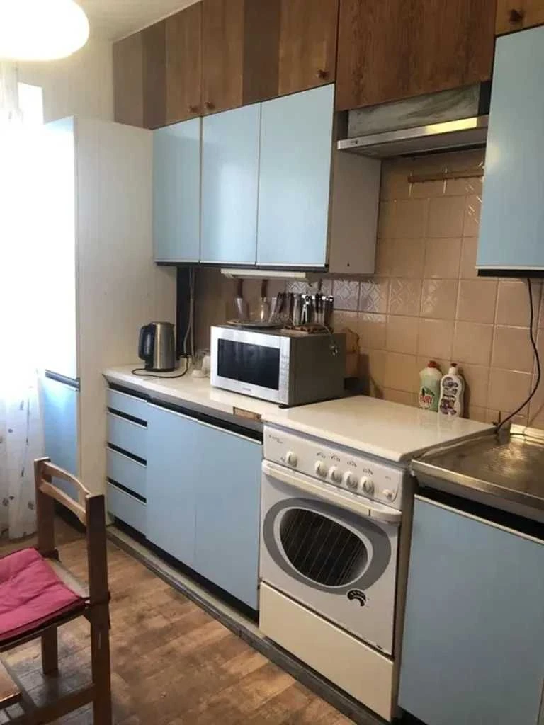 Продам 3 к.. квартиру на Соколе-2,  Бул.Славы, 9/9 эт, цена