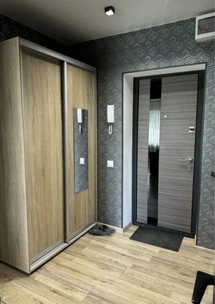 Продам 1 к квартиру. Вул. Зразкова. Новий капітальний ремонт