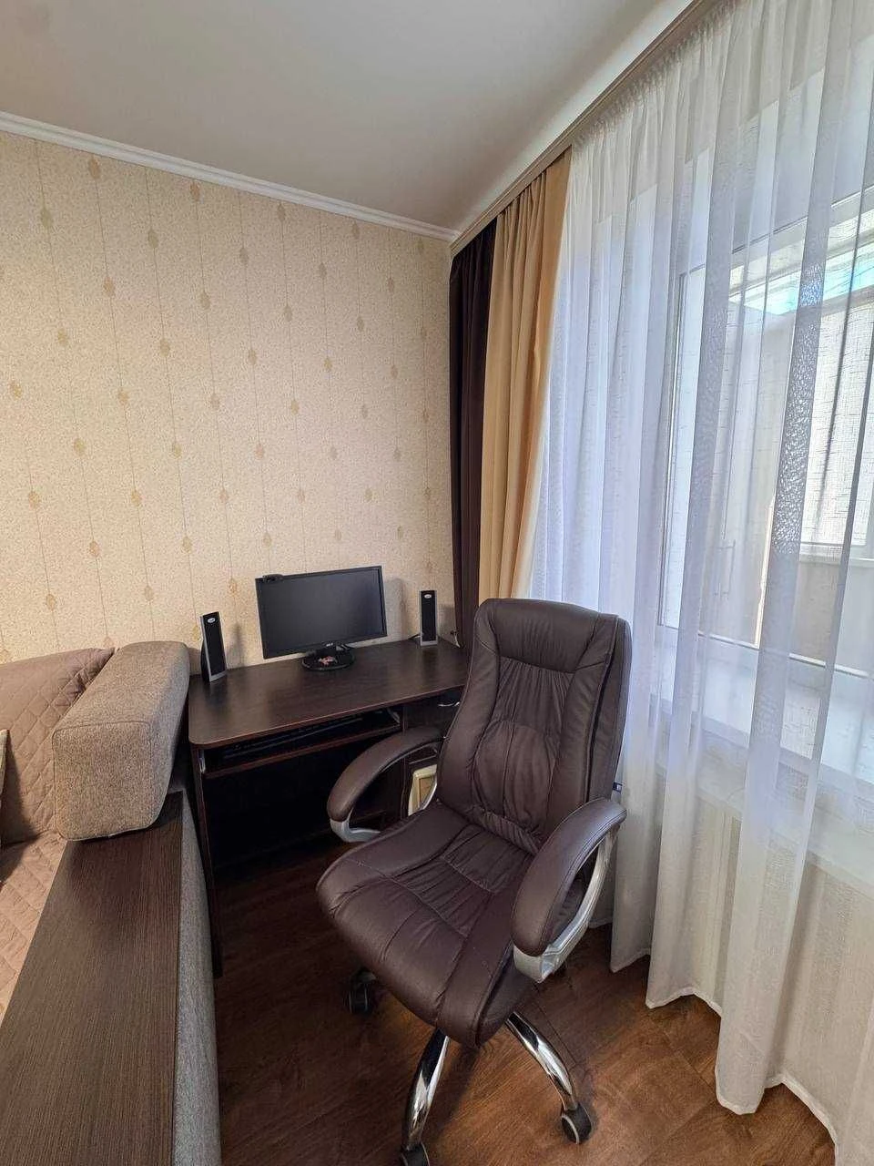 Продам 1 комн квартиру с евроремонтом жм Красный Камень, Ком