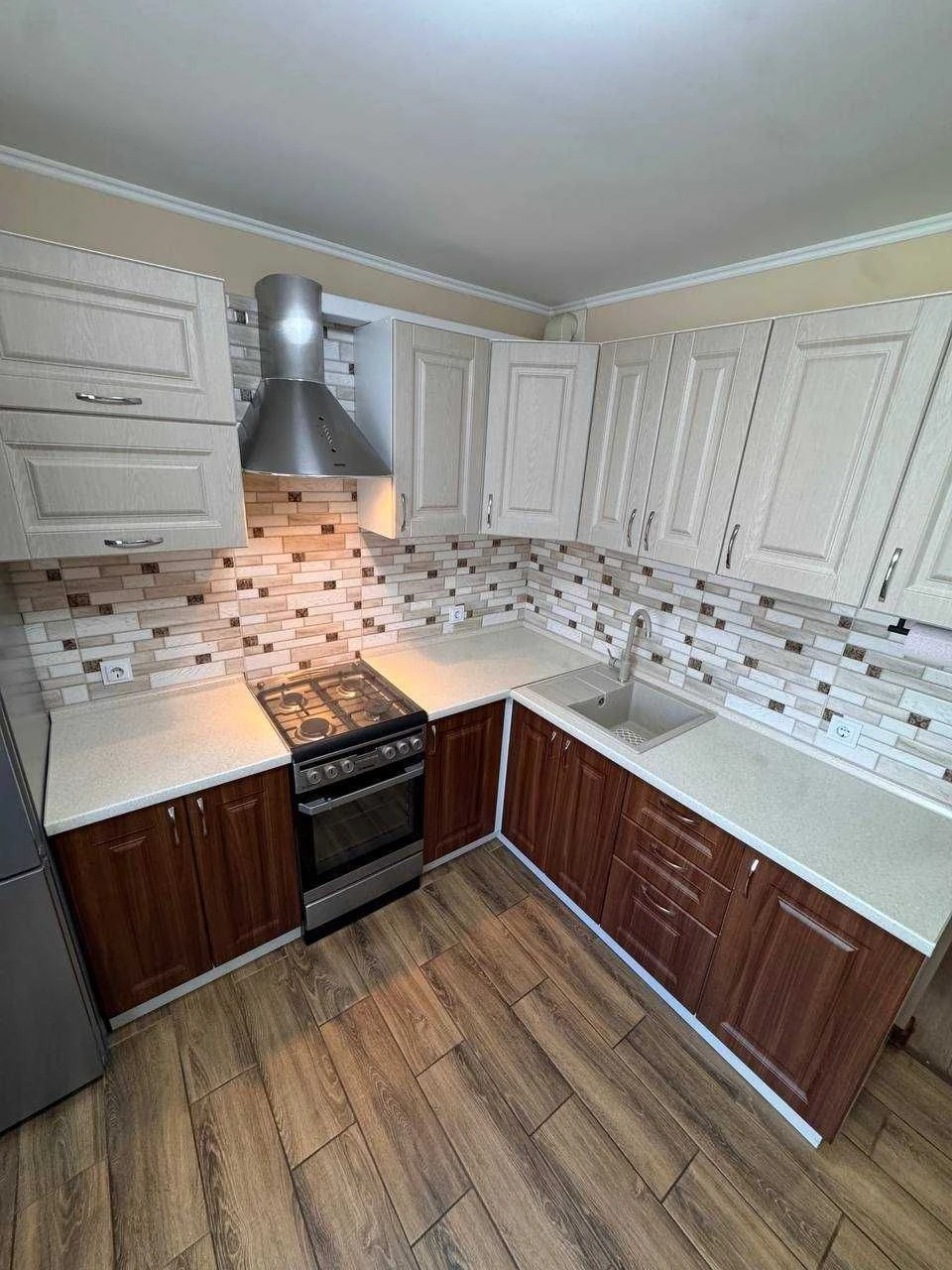 Продам 1 комн квартиру с евроремонтом жм Красный Камень, Ком