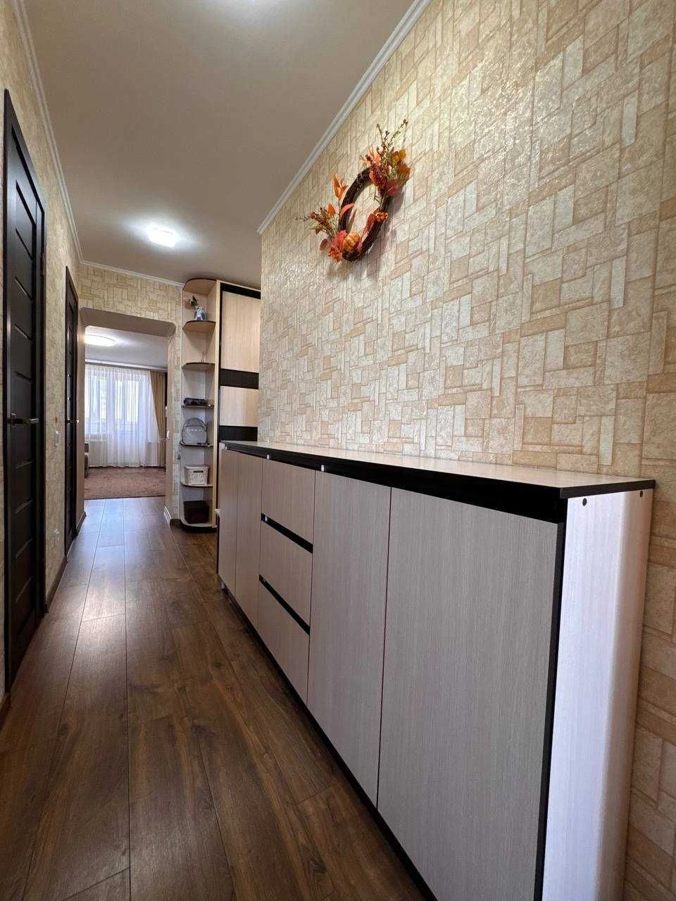Продам 1 комн квартиру с евроремонтом жм Красный Камень, Ком