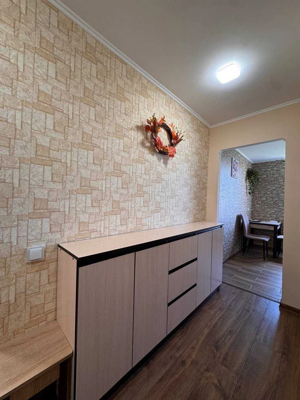 Продам 1 комн квартиру с евроремонтом жм Красный Камень, Ком