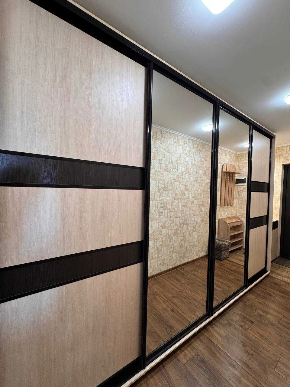 Продам 1 комн квартиру с евроремонтом жм Красный Камень, Ком