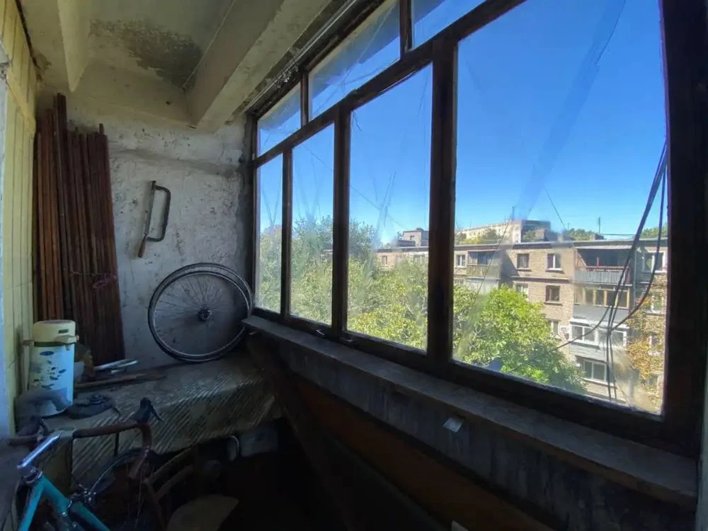 Продам 2к квартиру,вул.Словацька 57,Поверх:4/9 Поруч:зупинка