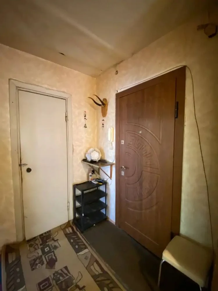 Продам 2к квартиру,вул.Словацька 57,Поверх:4/9 Поруч:зупинка