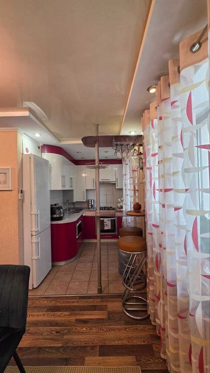 Продам 3к квартиру на вул. Левка Лук'яненка/ Нагорка
