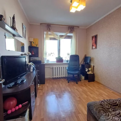 Продам 3к квартиру , міжповерхова кладова