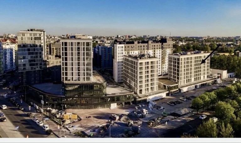 Продам паркомісце на вул.Залізнична 7