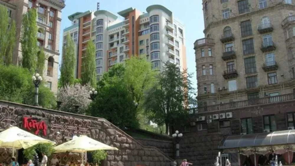 Продажа паркомісця на Хрещатику,ЖК Капітолій,зручний  заїзд!