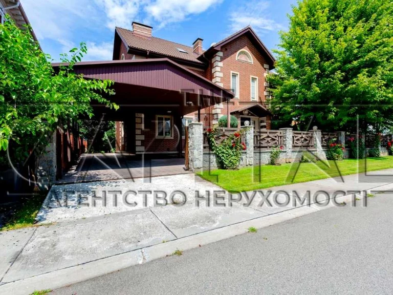 Будинок. Київ, Лютнева вул.