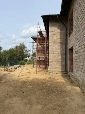 Продаж 2 поверхового таунхауса, початок Рясне