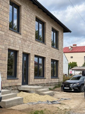 Продаж 2 поверхового таунхауса, початок Рясне