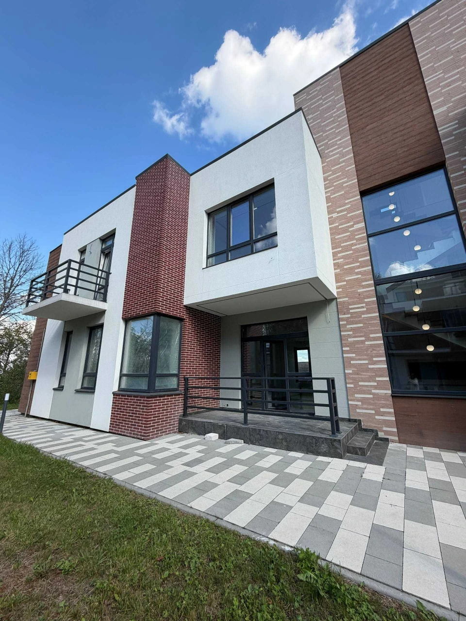 Продаж котеджу у Львові, вул. Кривчицька Дорога, 91, поруч і