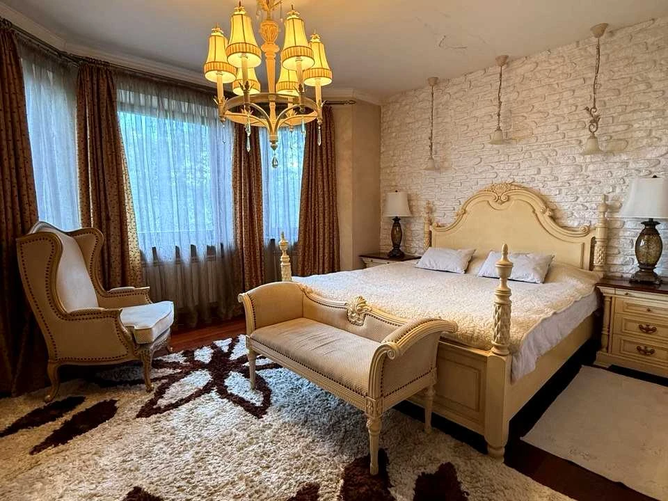 Будинок. Київ, Каменярів вул.