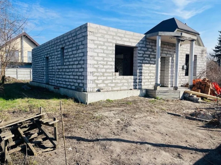 Осокорки Продаж ділянки з недобудованым коттеджем