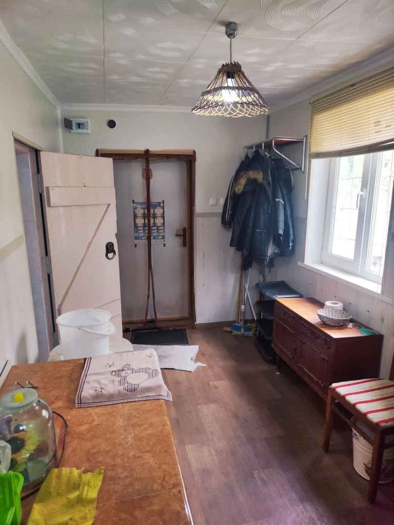 Продам дачу з будинком та земельною ділянкою