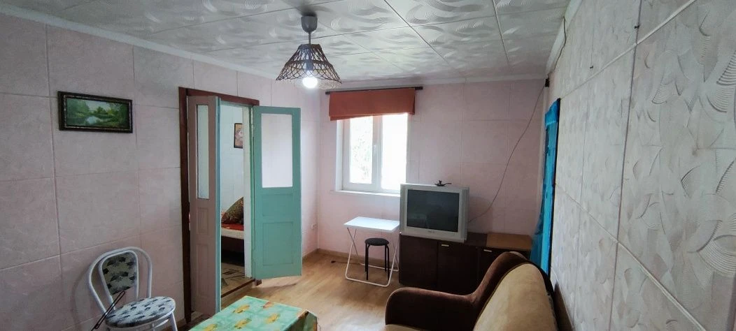 Продам дачу з будинком та земельною ділянкою