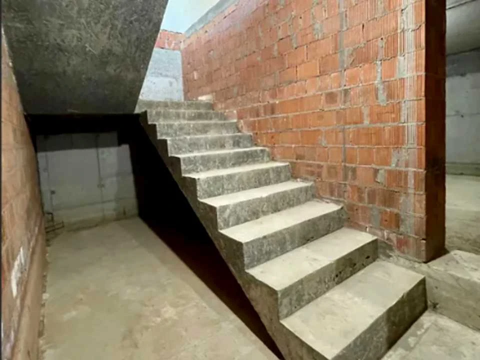 Будинок. Дніпро, Дорога
