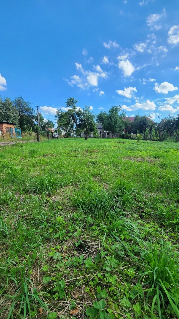 Ділянка 10 сот під будівництво