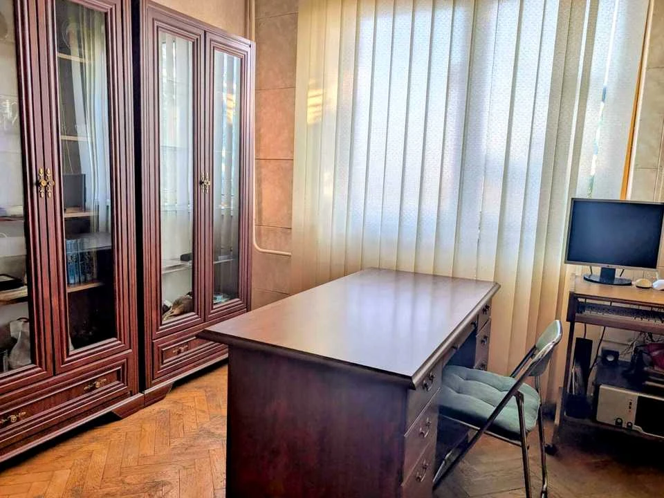 Ділянка. Київ, Звіринецька вул.