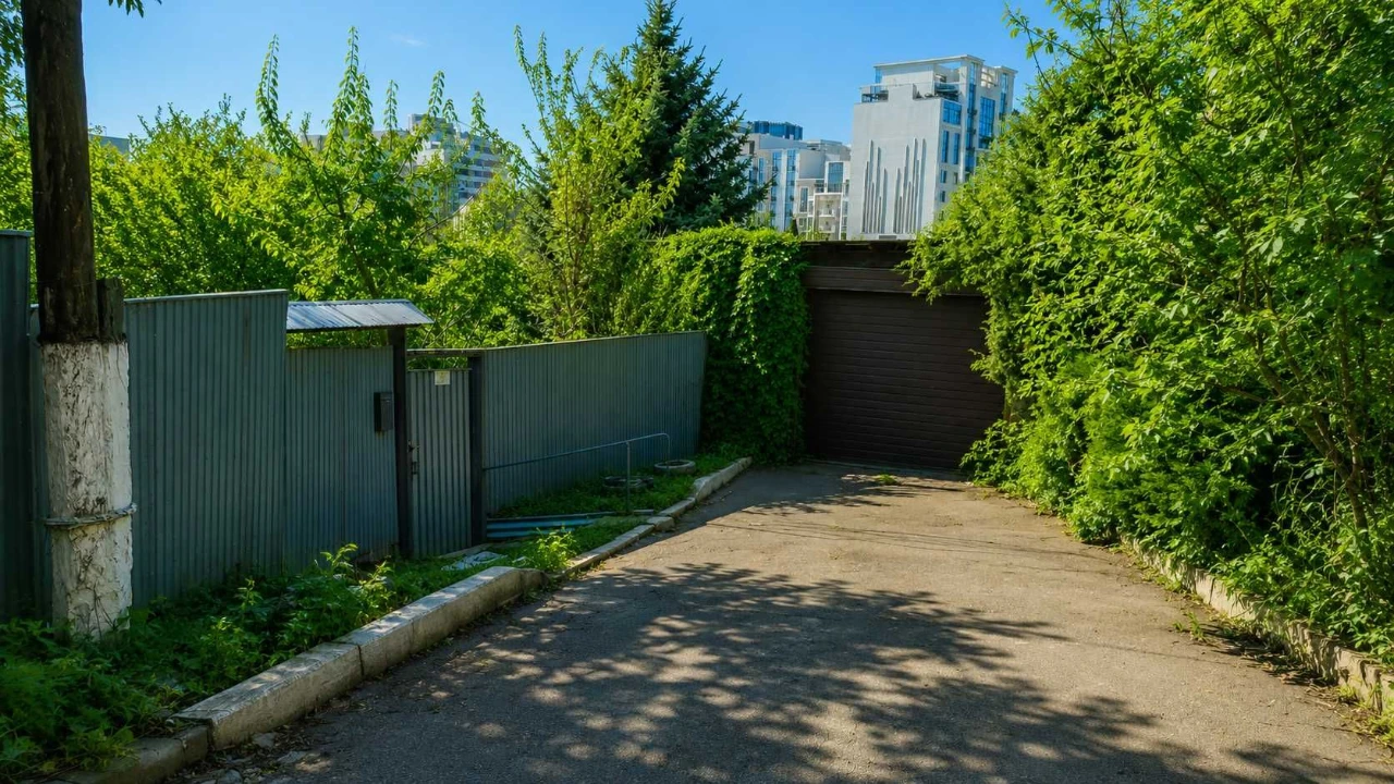 Продаж земельної ділянки у центрі Києва, Печерськ, між м. Зв