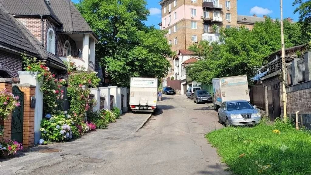 Продаж земельної ділянки у центрі Києва, Печерськ, між м. Зв