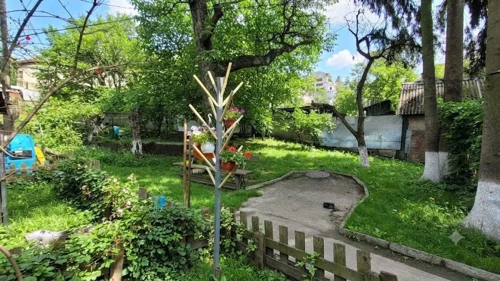Продаж земельної ділянки у центрі Києва, Печерськ, між м. Зв