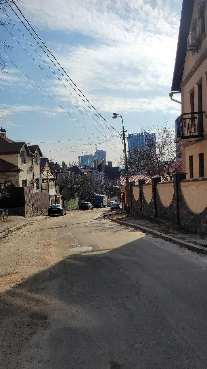 Продаж земельної ділянки у центрі Києва, Печерськ, між м. Зв