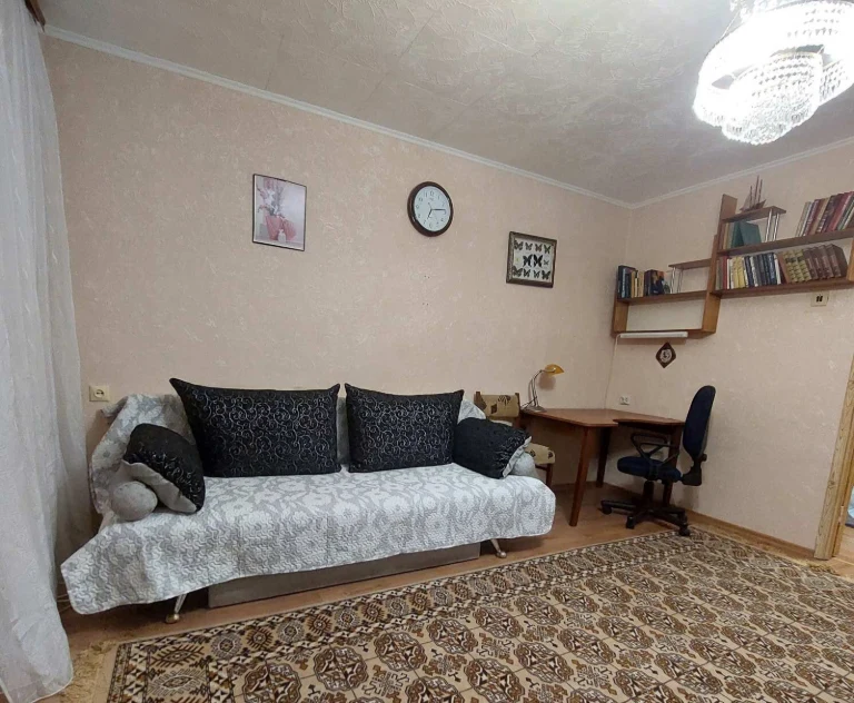 Продам 2х кімнатну квартиру  на середньому поверсі Таірова