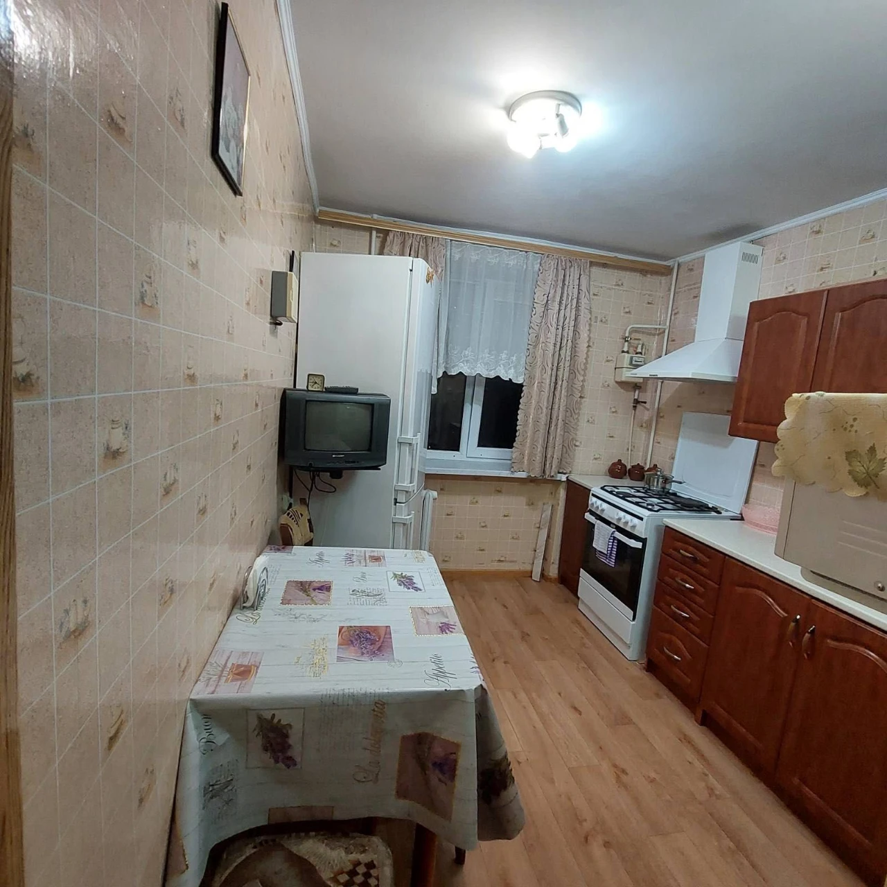Продам 2х кімнатну квартиру  на середньому поверсі Таірова