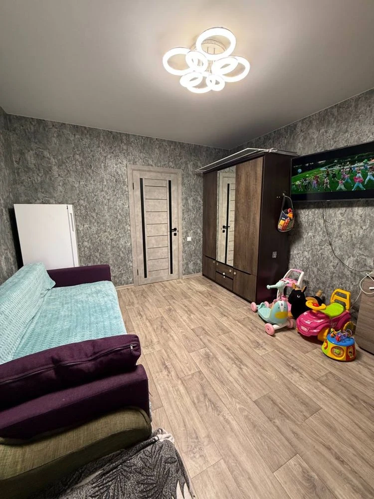 Продам вул. Бочарова 3х кімнатну квартру ремонт, меблі, клад
