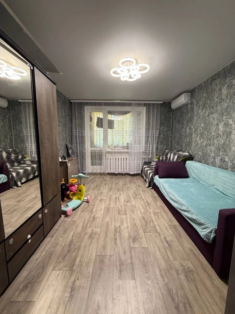 Продам вул. Бочарова 3х кімнатну квартру ремонт, меблі, клад