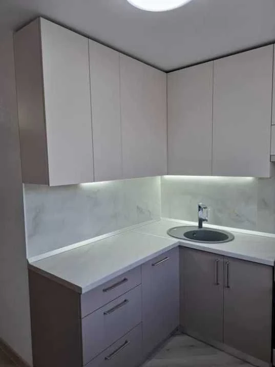 Продам 3-ком. квартиру, Кирпич, Газ.  Ак. Глушко / Королева,