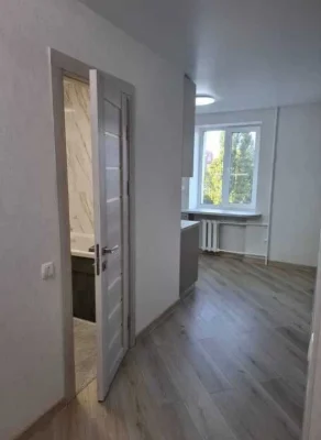 Продам 3-ком. квартиру, Кирпич, Газ.  Ак. Глушко / Королева,