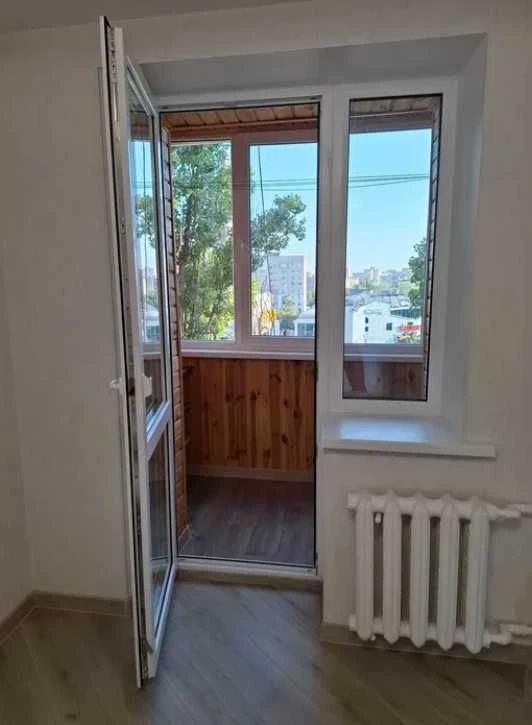 Продам 3-ком. квартиру, Кирпич, Газ.  Ак. Глушко / Королева,