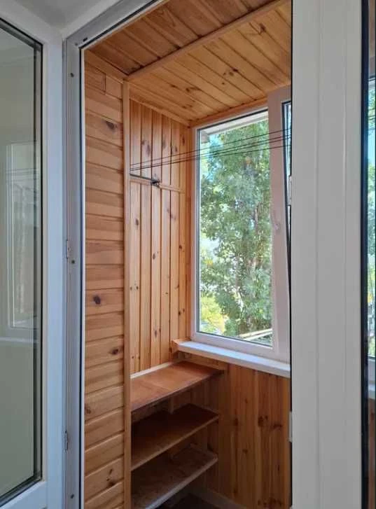 Продам 3-ком. квартиру, Кирпич, Газ.  Ак. Глушко / Королева,