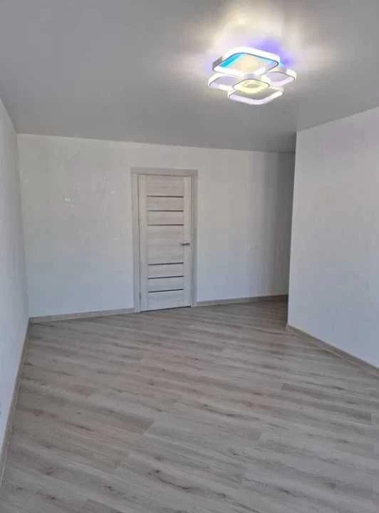 Продам 3-ком. квартиру, Кирпич, Газ.  Ак. Глушко / Королева,