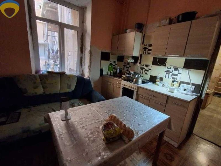 Продам 3-х комн. двухстороннюю квартиру на ул. Заславского в