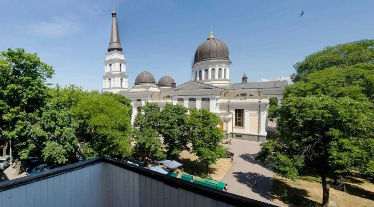 ЕКСКЛЮЗИВ у серці Одеси! Дворівнева 8-к квартира біля Дериба