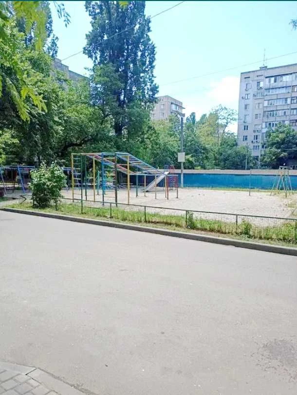 3- комнатная квартира в Центре Таирова Хороший этаж   Отличн